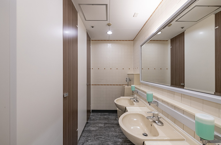 【 トイレ改修事例 】　最小限の改修で大きな成果を上げる