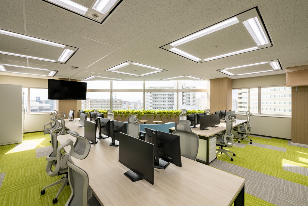 執務室 入口からの全景 アップ